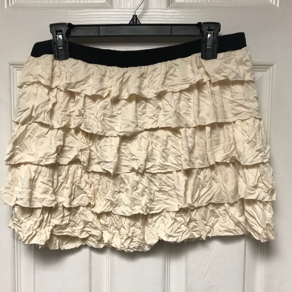 Cream ruffled zip up skirt